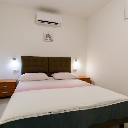 Amoroso Apartment 200M From Sea 포레치 외부 사진