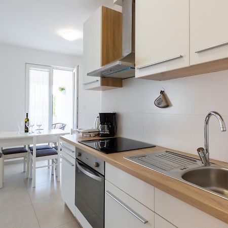 Amoroso Apartment 200M From Sea 포레치 외부 사진