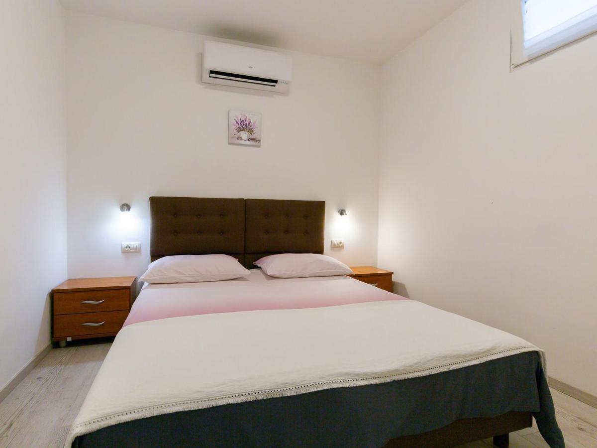 Amoroso Apartment 200M From Sea 포레치 외부 사진