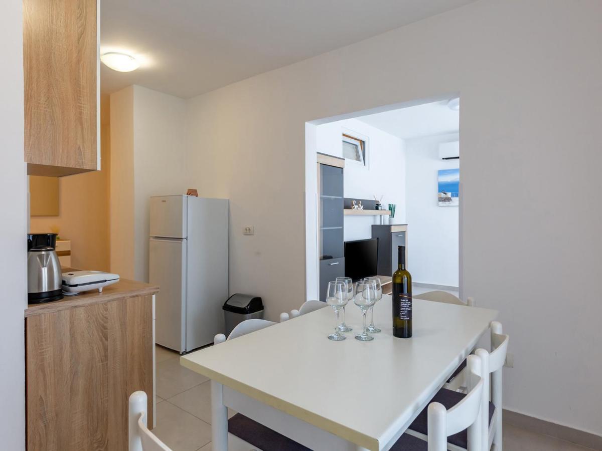 Amoroso Apartment 200M From Sea 포레치 외부 사진