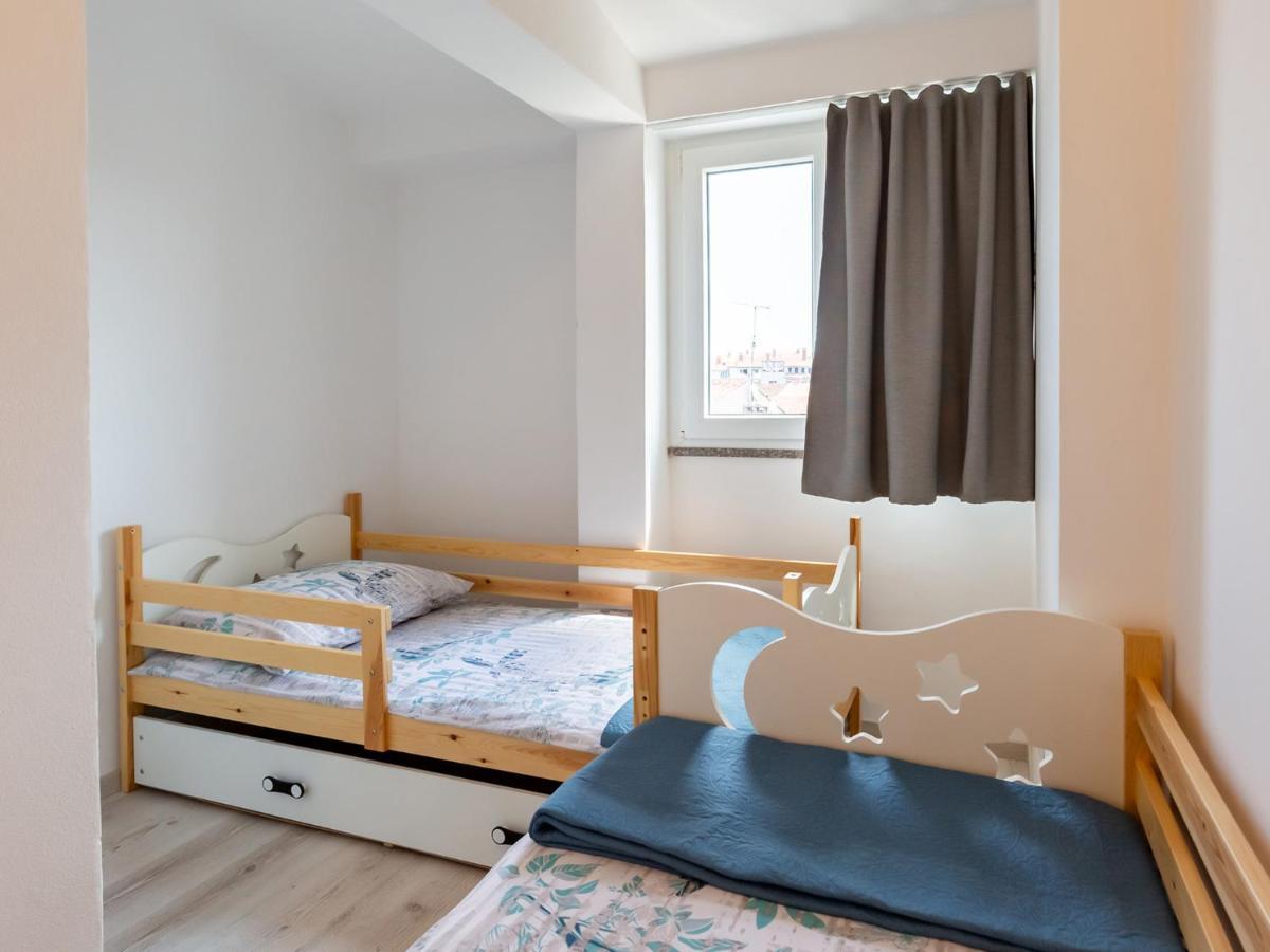 Amoroso Apartment 200M From Sea 포레치 외부 사진