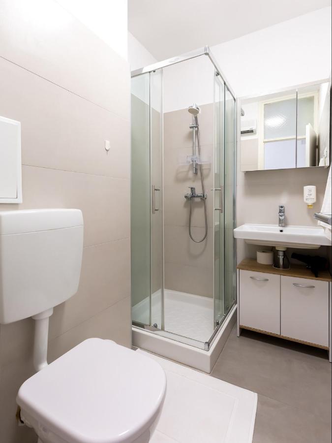 Amoroso Apartment 200M From Sea 포레치 외부 사진