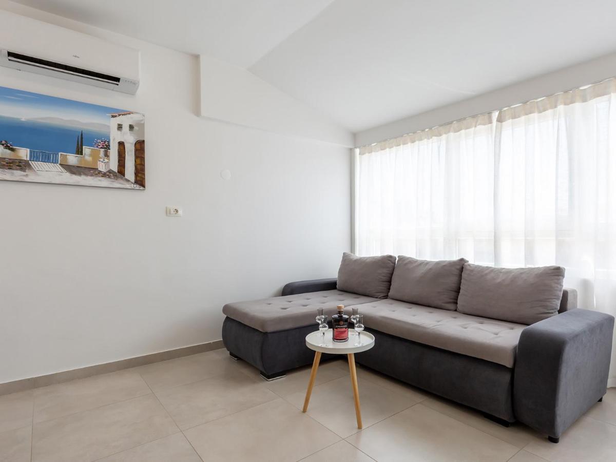 Amoroso Apartment 200M From Sea 포레치 외부 사진